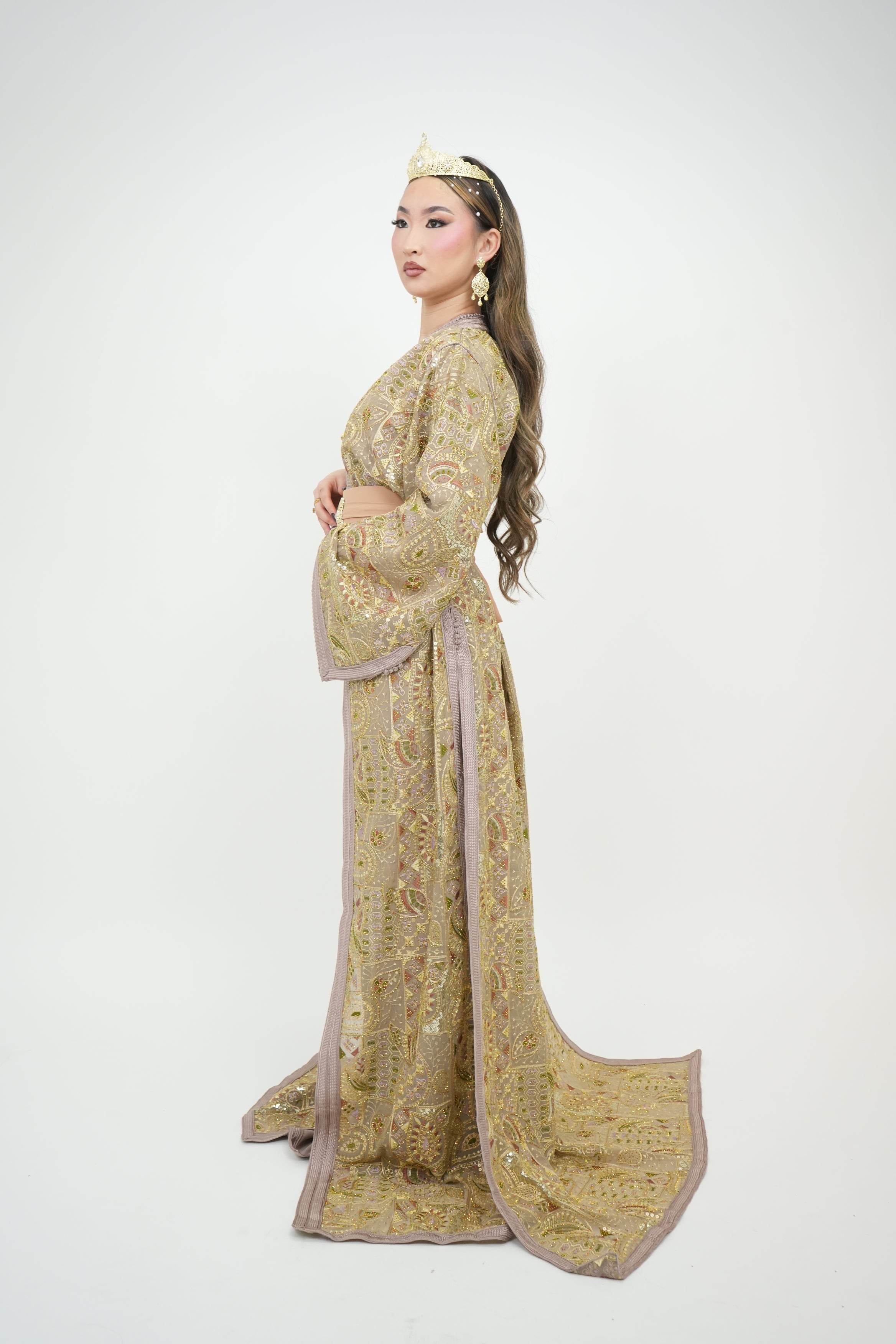 Takchita Sari Nude